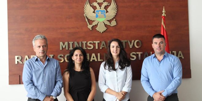 Përfaqësueset e linjës SOS Nikshiq,  në takim me Ministrin e punës dhe mirëqenies sociale